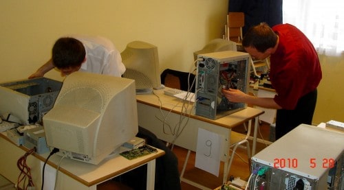 Szent Bazil Középiskola Levizsgáztak a számítógép szerelők Hírek