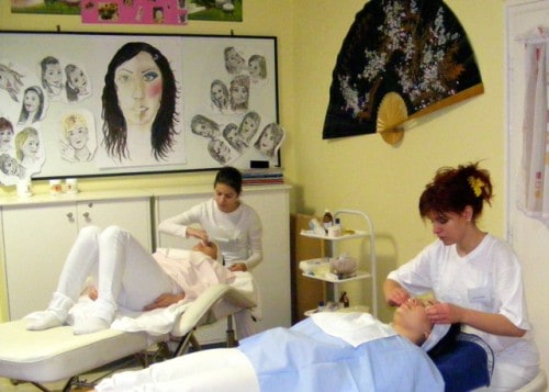 Szent Bazil Középiskola Elsőéves kozmetikus tanulók félévi vizsgája Hírek