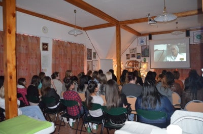 Szent Bazil Középiskola Ilcsi laborlátogatás 2014 Hírek TÁMOP 3.3.10.