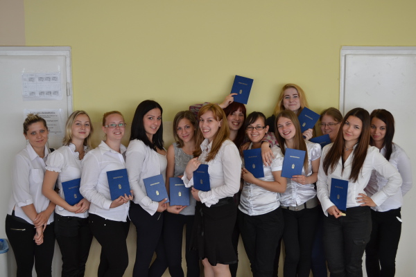 Szent Bazil Középiskola Élesben gyakorolhatnak a szépészeti szolgáltatók Hírek
