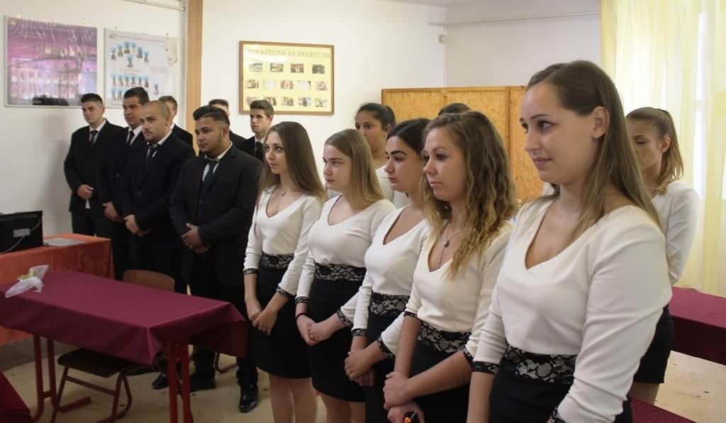 Szent Bazil Középiskola Vendéglátó eladók vizsgáztak Kisvárdán Hírek Kisvárdai Tagintézmény Szent Bazil Görögkatolikus Középiskola