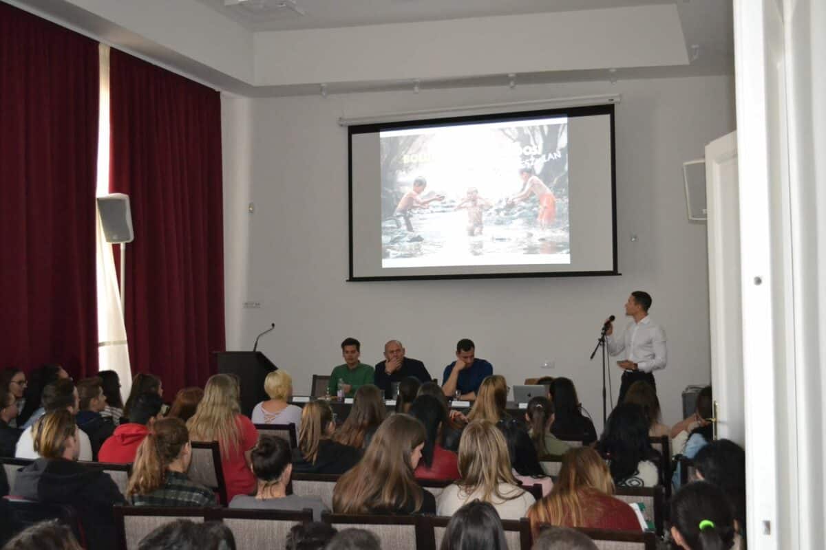 Szent Bazil Középiskola Télapó érkezett Kisvárdára Hírek Kisvárdai Tagintézmény Szent Bazil Görögkatolikus Középiskola