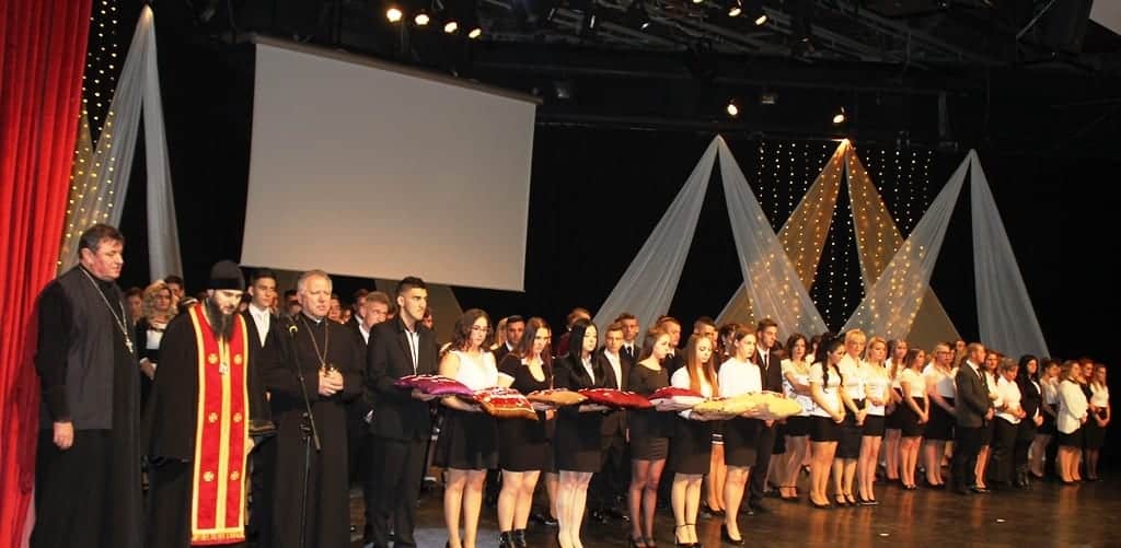 Szent Bazil Középiskola Kozmetikusaink a nagy megmérettetésen Kisvárdában Egyéb Hírek Kisvárdai Tagintézmény