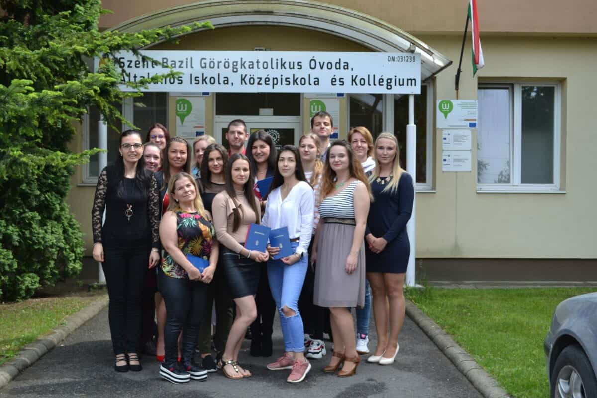 Szent Bazil Középiskola Gyógymasszőr vizsga a Szent Bazil Görögkatolikus Szakközépiskolában Hírek Nyíregyházi Tagintézmény