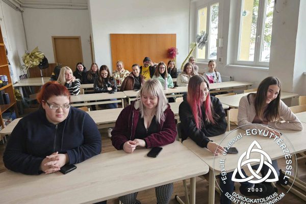 Szent Bazil Középiskola A jó pap is holtig tanul… Hírek TÁMOP 3.1.4. 12/2 2012 1133
