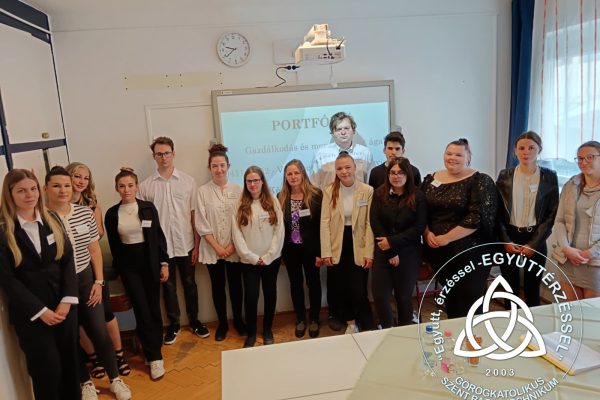 Szent Bazil Középiskola Ilcsi laborlátogatás 2014 Hírek TÁMOP 3.3.10.