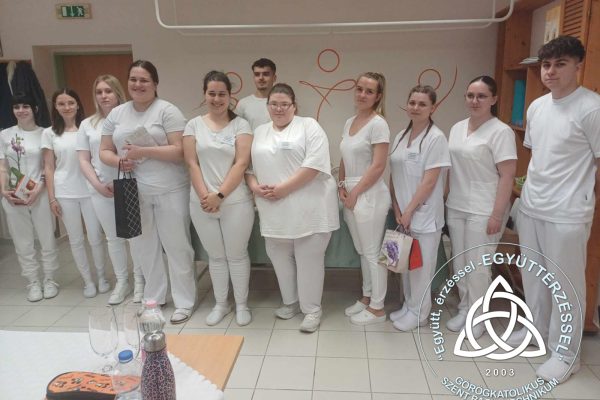 Szent Bazil Középiskola Amikor együtt álltunk meg a jelenben Hírek Nyíregyházi Tagintézmény