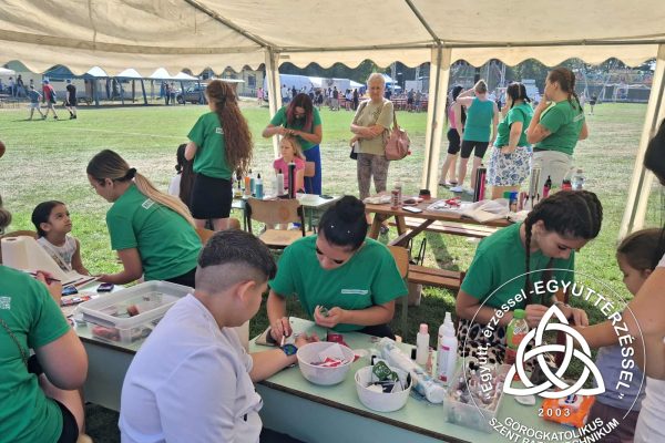 Szent Bazil Középiskola Csillogás és Kreativitás Nyírmadán: A Szépészeti Képzésünk Diadala Hírek Kisvárdai Tagintézmény Szent Bazil Középiskola Szépészet ágazati vizsga Kisvárdán 2022. november Hírek Kisvárdai Tagintézmény