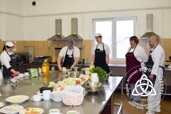 Szent Bazil Középiskola Szent  Bazil Középiskola     Nyító oldal