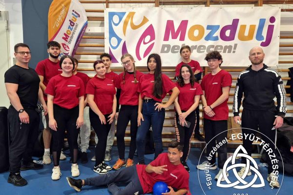 Szent Bazil Középiskola Pattogott a labda, izzott a levegő: Kiütőbajnokság a Mozdulj, Debrecen! jegyében Debreceni tagintézmény Hírek Szent Bazil Középiskola Szent Bazil Középiskola Nyító oldal