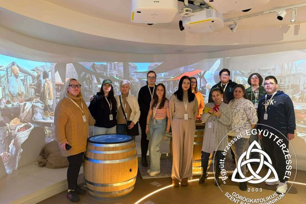 Szent Bazil Középiskola Szent  Bazil Középiskola     Nyító oldal