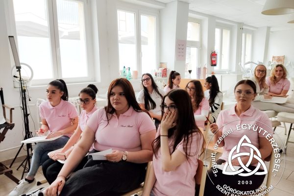 Szent Bazil Középiskola Szent  Bazil Középiskola     Nyító oldal