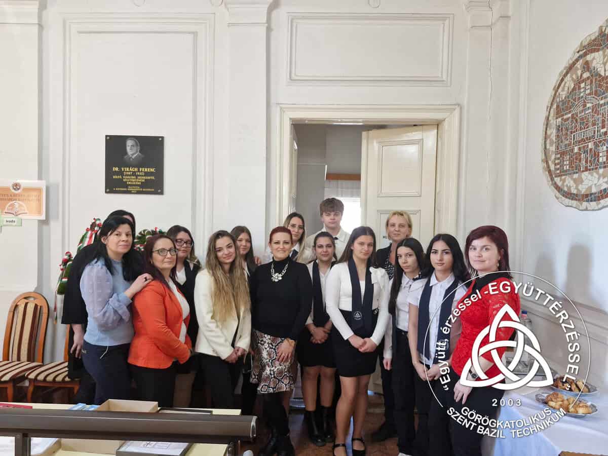Szent Bazil Középiskola Ezüst siker a SIRHA kiállításon: a Szent Bazil zászlaja Nyíregyházáról a nemzetközi szakmai térben Hírek Nyíregyházi Tagintézmény Versenyereredmények