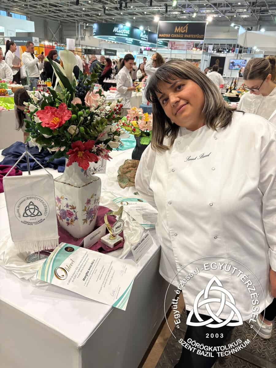 Szent Bazil Középiskola Ezüst siker a SIRHA kiállításon: a Szent Bazil zászlaja Nyíregyházáról a nemzetközi szakmai térben Hírek Nyíregyházi Tagintézmény Versenyereredmények