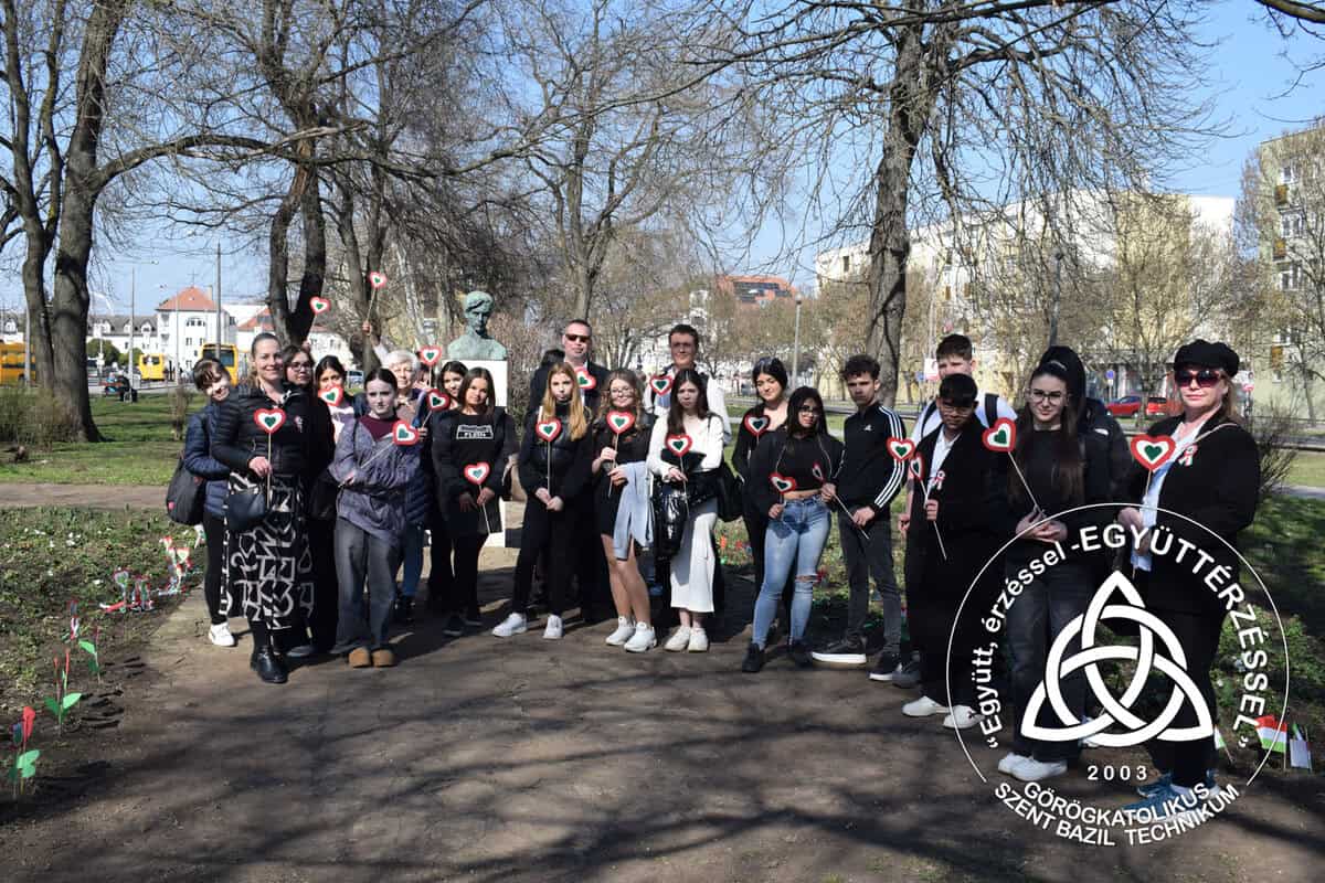 Szent Bazil Középiskola Ezüst siker a SIRHA kiállításon: a Szent Bazil zászlaja Nyíregyházáról a nemzetközi szakmai térben Hírek Nyíregyházi Tagintézmény Versenyereredmények