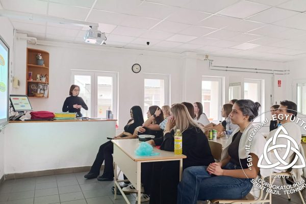 Szent Bazil Középiskola Debrecenben a siker visszatér az iskolába – volt fodrász tanulónk inspirálta a Postakert diákjait Debreceni tagintézmény Hírek Szent Bazil Középiskola Szent Bazil Középiskola Nyító oldal