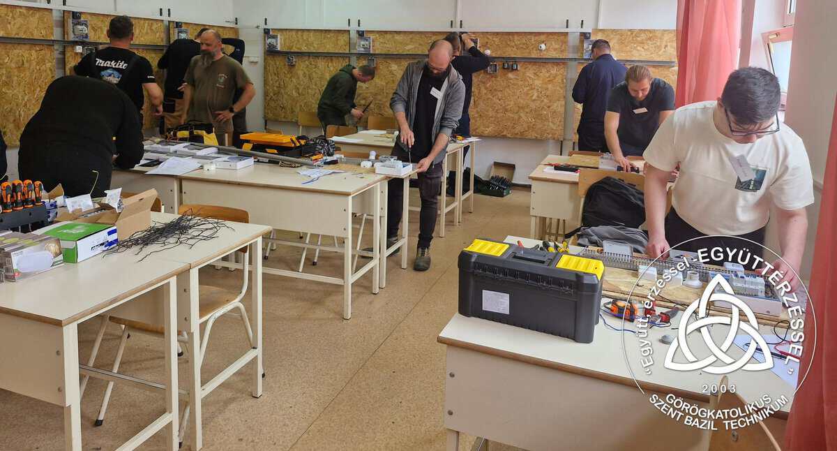 Szent Bazil Középiskola Sikeres villanyszerelő szakmai vizsgák Kisvárdán – Új szakemberekkel erősödik a térség Hírek Kisvárdai Tagintézmény