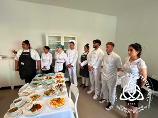 Szent Bazil Középiskola Sikeres szakmai vizsgák Kisvárdán – Új pincérek és szakácsok indulnak a vendéglátás világába Hírek Kisvárdai Tagintézmény Szent Bazil Középiskola Sikeres szakmai vizsgák Kisvárdán – Új pincérek és szakácsok indulnak a vendéglátás világába Hírek Kisvárdai Tagintézmény
