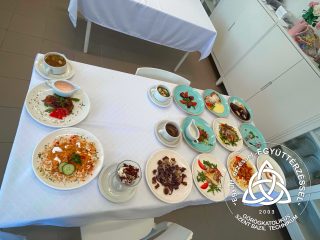 Szent Bazil Középiskola Sikeres szakmai vizsgák Kisvárdán – Új pincérek és szakácsok indulnak a vendéglátás világába Hírek Kisvárdai Tagintézmény Szent Bazil Középiskola Sikeres szakmai vizsgák Kisvárdán – Új pincérek és szakácsok indulnak a vendéglátás világába Hírek Kisvárdai Tagintézmény