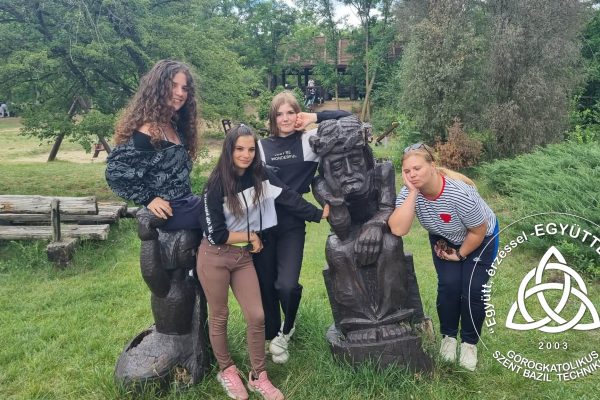 Szent Bazil Középiskola Szent  Bazil Középiskola     Nyító oldal
