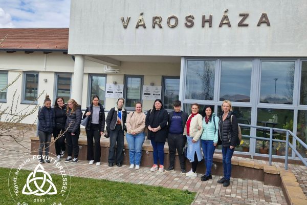 Szent Bazil Középiskola Közigazgatási szakmai kirándulás Ajakon – kisvárdai diákjaink élményei Hírek Kisvárdai Tagintézmény Szent Bazil Szent Bazil Görögkatolikus Középiskola Szent Bazil Középiskola Szent Bazil Középiskola Nyító oldal
