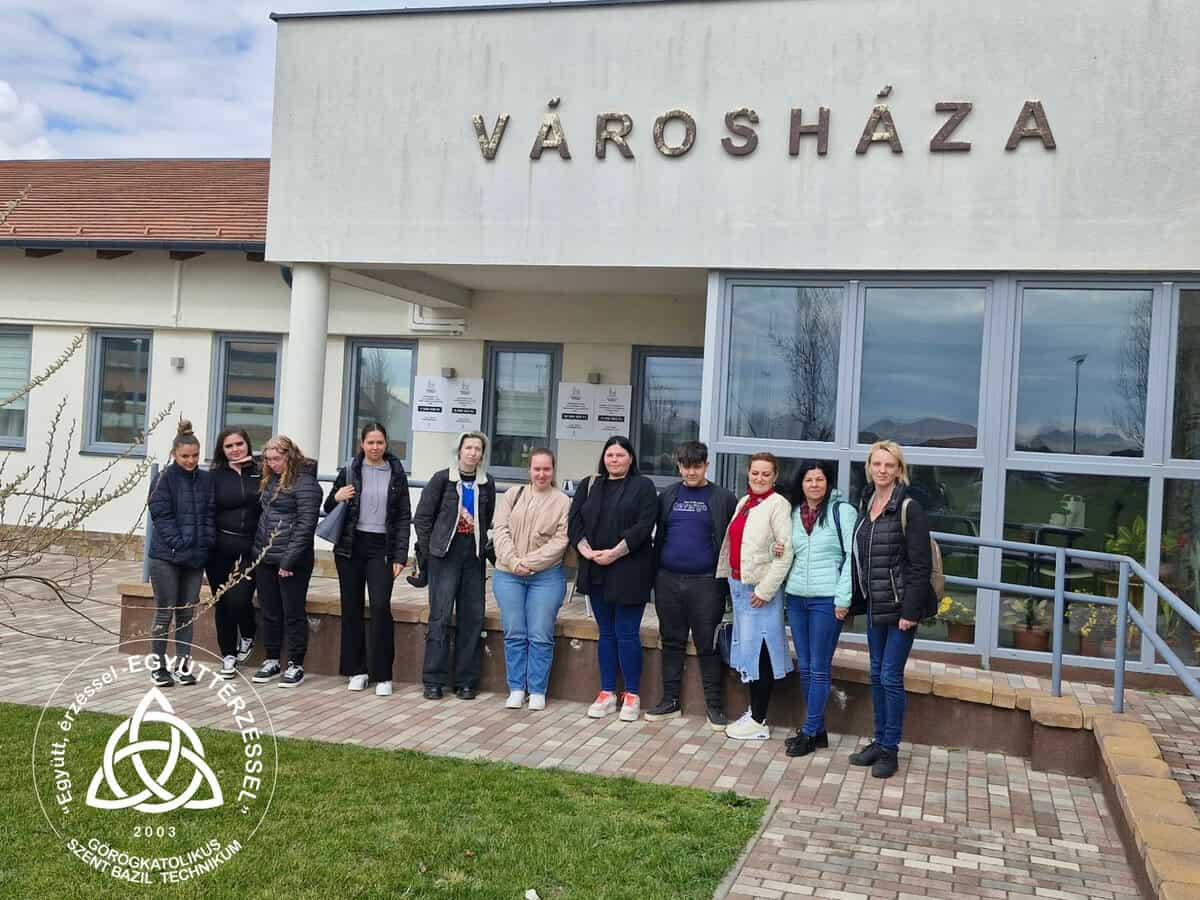 Szent Bazil Középiskola Közigazgatási szakmai kirándulás Ajakon – kisvárdai diákjaink élményei Hírek Kisvárdai Tagintézmény Szent Bazil Szent Bazil Görögkatolikus Középiskola