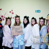 Szent Bazil Középiskola „Itt a farsang, áll a bál…” a Bazil is mulat már… Debreceni tagintézmény Hírek Szent Bazil Görögkatolikus Középiskola Szent Bazil Középiskola „Itt a farsang, áll a bál…” a Bazil is mulat már… Debreceni tagintézmény Hírek Szent Bazil Görögkatolikus Középiskola