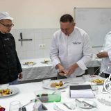 Szent Bazil Középiskola Gasztrotehetségek a dobogó közelében – Szent Bazil vendéglátós sikerek a XXIII. Illésy Gasztro Kupán Debreceni tagintézmény Hírek Nyíregyházi Tagintézmény Versenyereredmények Szent Bazil Középiskola Gasztrotehetségek a dobogó közelében – Szent Bazil vendéglátós sikerek a XXIII. Illésy Gasztro Kupán Debreceni tagintézmény Hírek Nyíregyházi Tagintézmény Versenyereredmények