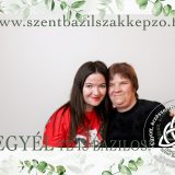 Szent Bazil Középiskola Szalagtűző a Postakert utcai telephelyen: tehetség, show és karácsonyi hangulat egy estén Debreceni tagintézmény Hírek Szent Bazil Középiskola Szalagtűző a Postakert utcai telephelyen: tehetség, show és karácsonyi hangulat egy estén Debreceni tagintézmény Hírek