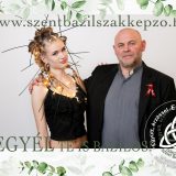 Szent Bazil Középiskola Szalagtűző a Postakert utcai telephelyen: tehetség, show és karácsonyi hangulat egy estén Debreceni tagintézmény Hírek Szent Bazil Középiskola Szalagtűző a Postakert utcai telephelyen: tehetség, show és karácsonyi hangulat egy estén Debreceni tagintézmény Hírek