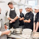 Szent Bazil Középiskola Fine Dining az Iskolapadban: Balogh Roland Séf Inspirálta Jövőnk Szakácsait! Debreceni tagintézmény Hírek Szent Bazil Középiskola Fine Dining az Iskolapadban: Balogh Roland Séf Inspirálta Jövőnk Szakácsait! Debreceni tagintézmény Hírek