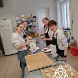 Szent Bazil Középiskola Kisvárdai diákok segítettek: ingyenes képzésen tanuló cukrászok álltak a jótékonyság mellé Hírek Kisvárdai Tagintézmény Szent Bazil Középiskola Kisvárdai diákok segítettek: ingyenes képzésen tanuló cukrászok álltak a jótékonyság mellé Hírek Kisvárdai Tagintézmény