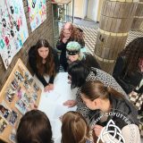 Szent Bazil Középiskola Kisvárdán retró életre kelt: ingyenes képzésben tanuló diákok vitték sikerre a Szent Bazil Technikum hetét Hírek Kisvárdai Tagintézmény Szent Bazil Középiskola Kisvárdán retró életre kelt: ingyenes képzésben tanuló diákok vitték sikerre a Szent Bazil Technikum hetét Hírek Kisvárdai Tagintézmény