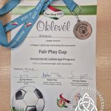 Szent Bazil Középiskola Bronzérem és példaértékű küzdelem – debreceni diákok a FairPlay Focikupán Debreceni tagintézmény Hírek Versenyereredmények Szent Bazil Középiskola Bronzérem és példaértékű küzdelem – debreceni diákok a FairPlay Focikupán Debreceni tagintézmény Hírek Versenyereredmények