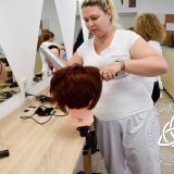 Szent Bazil Középiskola Nyíregyháza új szépségmesterei – Sikeres fodrász vizsgák a Szent Bazil Technikum ingyenes képzésén Hírek Nyíregyházi Tagintézmény Szent Bazil Középiskola Nyíregyháza új szépségmesterei – Sikeres fodrász vizsgák a Szent Bazil Technikum ingyenes képzésén Hírek Nyíregyházi Tagintézmény