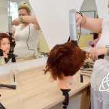 Szent Bazil Középiskola Nyíregyháza új szépségmesterei – Sikeres fodrász vizsgák a Szent Bazil Technikum ingyenes képzésén Hírek Nyíregyházi Tagintézmény Szent Bazil Középiskola Nyíregyháza új szépségmesterei – Sikeres fodrász vizsgák a Szent Bazil Technikum ingyenes képzésén Hírek Nyíregyházi Tagintézmény