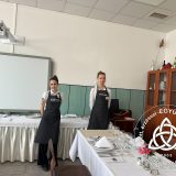 Szent Bazil Középiskola Debrecen új vendéglátó szakembereket ünnepel – Sikeres szakács és pincér vizsgák a Szent Bazil Technikum Faraktár utcai tagintézményében Hírek Nyíregyházi Tagintézmény Szent Bazil Középiskola Debrecen új vendéglátó szakembereket ünnepel – Sikeres szakács és pincér vizsgák a Szent Bazil Technikum Faraktár utcai tagintézményében Hírek Nyíregyházi Tagintézmény