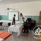 Szent Bazil Középiskola Debrecen új vendéglátó szakembereket ünnepel – Sikeres szakács és pincér vizsgák a Szent Bazil Technikum Faraktár utcai tagintézményében Hírek Nyíregyházi Tagintézmény Szent Bazil Középiskola Debrecen új vendéglátó szakembereket ünnepel – Sikeres szakács és pincér vizsgák a Szent Bazil Technikum Faraktár utcai tagintézményében Hírek Nyíregyházi Tagintézmény