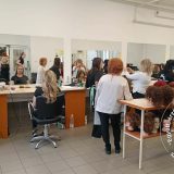 Szent Bazil Középiskola Debreceni ingyenes fodrász képzés: 11 tanuló tett sikeres szakmai vizsgát a Szent Bazil Görögkatolikus Technikum Postakert utcai tagintézményében Debreceni tagintézmény Hírek Szent Bazil Középiskola Debreceni ingyenes fodrász képzés: 11 tanuló tett sikeres szakmai vizsgát a Szent Bazil Görögkatolikus Technikum Postakert utcai tagintézményében Debreceni tagintézmény Hírek