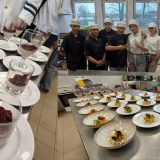 Szent Bazil Középiskola Sztárséf a konyhában: Balogh Roland élményfőzése lenyűgözte a debreceni diákokat Debreceni tagintézmény Hírek Szent Bazil Szent Bazil Görögkatolikus Középiskola Szent Bazil Középiskola Sztárséf a konyhában: Balogh Roland élményfőzése lenyűgözte a debreceni diákokat Debreceni tagintézmény Hírek Szent Bazil Szent Bazil Görögkatolikus Középiskola